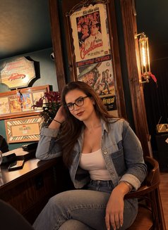 Melek ateş - Transsexual escort in İstanbul Photo 4 of 8