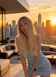 Melena - escort in Singapore Photo 1 of 5