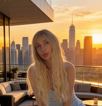 Melena - escort in Singapore Photo 1 of 5