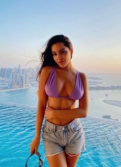 Latina - escort in Dubai Photo 1 of 7