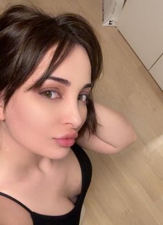 Melin - puta in Doha Photo 1 of 5