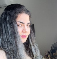 Melina - puta in Muscat Photo 1 of 5