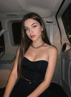 Melina - puta in Dubai Photo 1 of 5