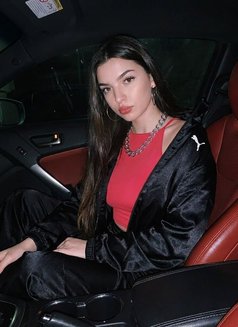 Melina - puta in Dubai Photo 4 of 5