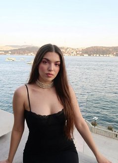 Melina - puta in Dubai Photo 5 of 5