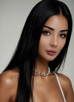 Melis - escort in Dubai Photo 2 of 3