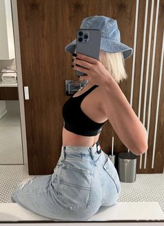 Melis - escort in Muscat Photo 14 of 15