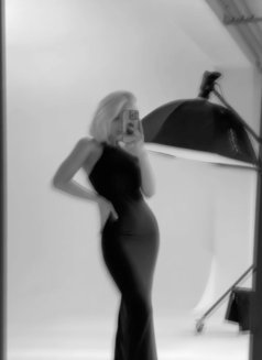 Melis - escort in Muscat Photo 8 of 19