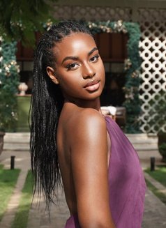 Melissa - puta in Mumbai Photo 1 of 2