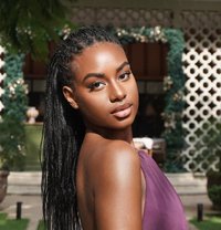 Melissa - puta in Mumbai Photo 1 of 2