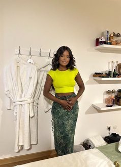 Melissa ( honey) - masseuse in Lisbon Photo 5 of 9