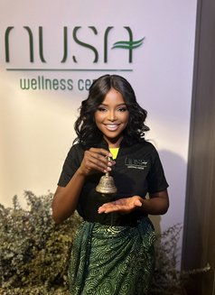 Melissa ( honey) - masseuse in Lisbon Photo 6 of 9