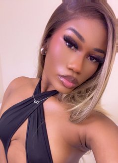 Melissa - escort in Dubai Photo 3 of 8