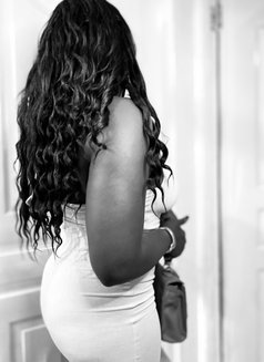 Melissa - companion in Nairobi Photo 4 of 5