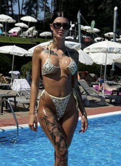 Melissa - puta in Dubai Photo 4 of 5