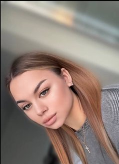 Melissa - escort in Dubai Photo 1 of 9