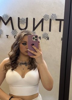 Melissa - escort in Dubai Photo 3 of 9