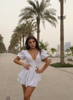 Melissa - puta in Dubai Photo 5 of 6