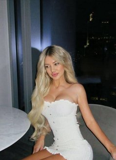 Melissa - puta in Riyadh Photo 1 of 3