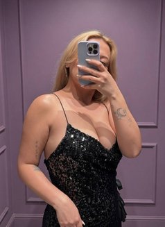 Melly - puta in Hong Kong Photo 7 of 7