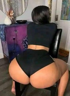 Melody - escort in Abidjan Photo 1 of 6