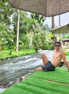 Melvin69 - Male escort in Bali Photo 1 of 7