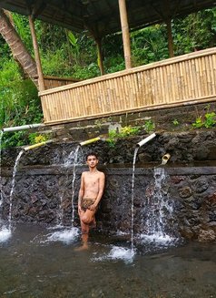 Melvin69 - Male escort in Bali Photo 4 of 7
