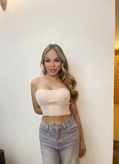 Meme Maria - Transsexual escort in Al Manama Photo 8 of 10