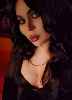 Meme Queen - Transsexual escort in Dubai Photo 9 of 9