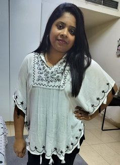 Mena - puta in Dubai Photo 1 of 7