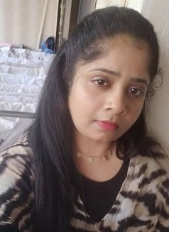 Mena - puta in Dubai Photo 5 of 7