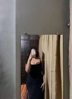 Mena Suvari - companion in Makati City Photo 13 of 13