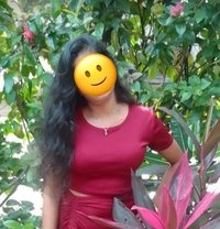 Menaka New Girl - puta in Colombo