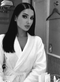 Mera K - puta in Dubai Photo 2 of 4
