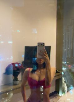 Mera - puta in Dubai Photo 7 of 8