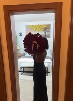 Mercy - escort in Doha Photo 4 of 7