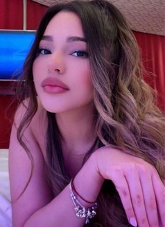 Meri - escort in Jeddah Photo 2 of 3