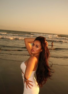 Meria - escort in Bali Photo 4 of 5
