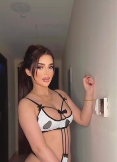 Meriam - escort in Dubai Photo 2 of 11