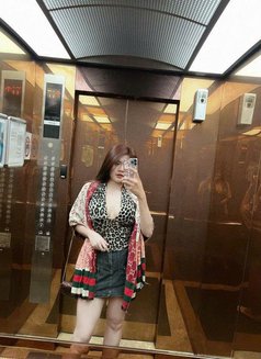 Merry2k4 - escort in Singapore Photo 6 of 6