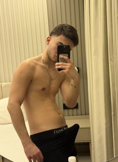 Mert - Male escort in İstanbul Photo 3 of 4