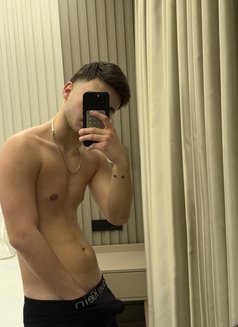 Mert - Male escort in İstanbul Photo 4 of 4