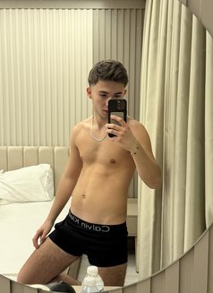 Mert - Male escort in İstanbul Photo 1 of 3