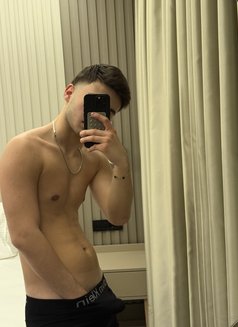 Mert - Male escort in İstanbul Photo 2 of 3