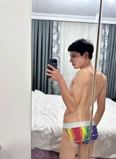 Mert - Male escort in İstanbul Photo 2 of 7