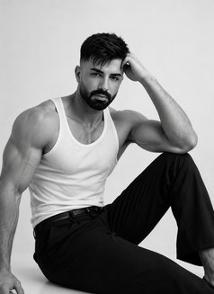 Mert-XXL-23cM - Acompañantes masculino in Dammam Photo 2 of 7