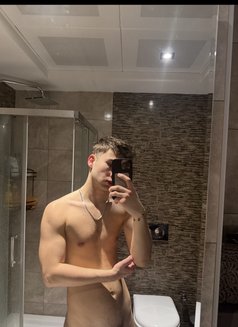 Mertcore - Acompañantes masculino in İstanbul Photo 1 of 3