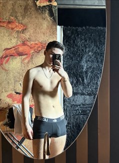 Mertcore - Male escort in İstanbul Photo 1 of 4