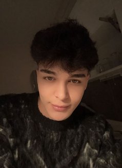 Merttwinkboyyx - Male escort in Riyadh Photo 2 of 9