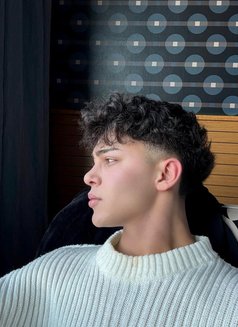 Merttwinkboyyx - Male escort in İstanbul Photo 4 of 7